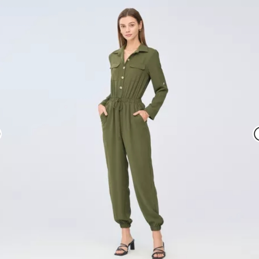 NWT Women's Adjustable Waist Button-Front Jumpsuit - Cupshe